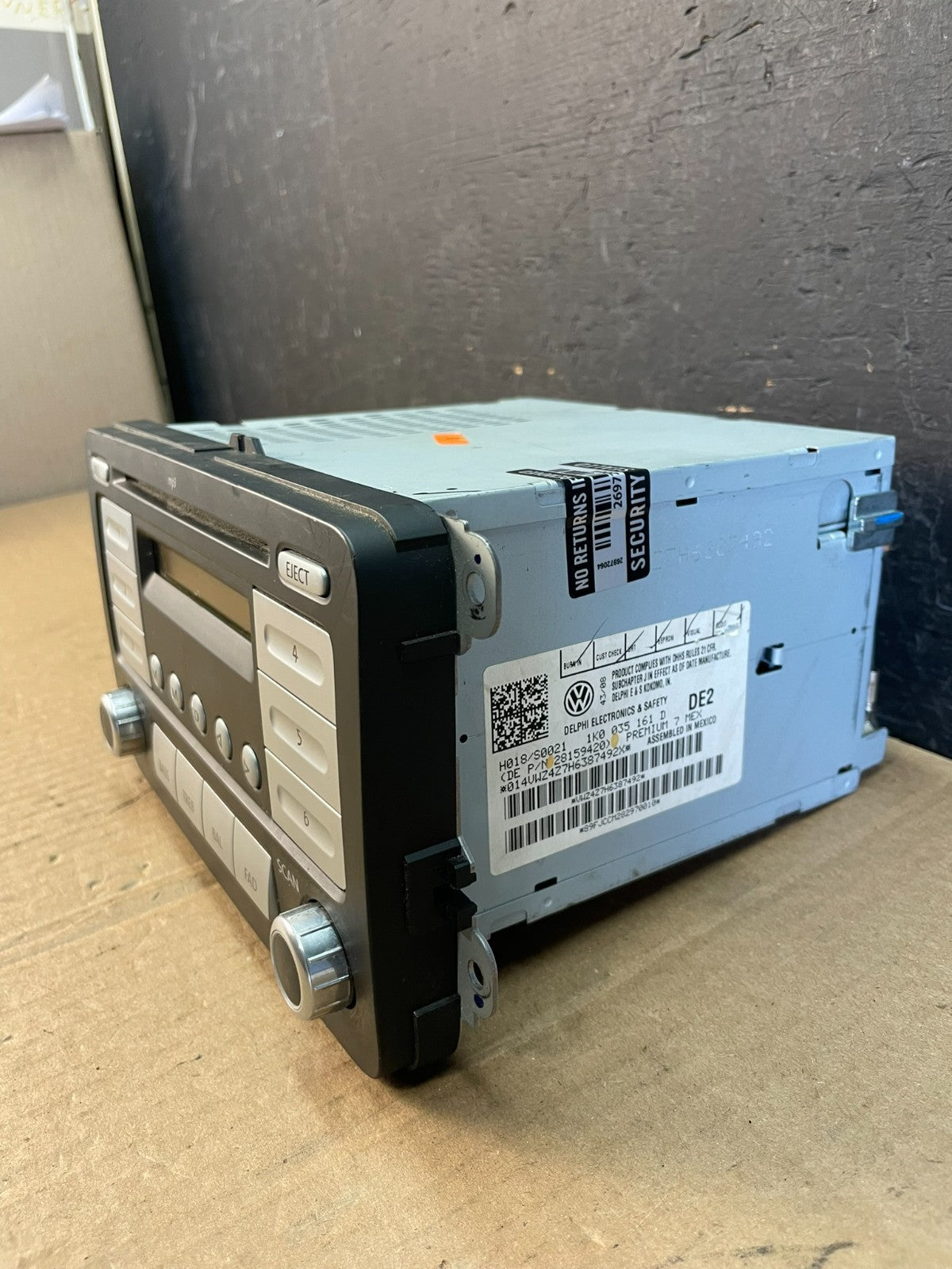 2009 to 2017 Volkswagen Tiguan Radio AM/FM CD Player OEM AC4877 DG2