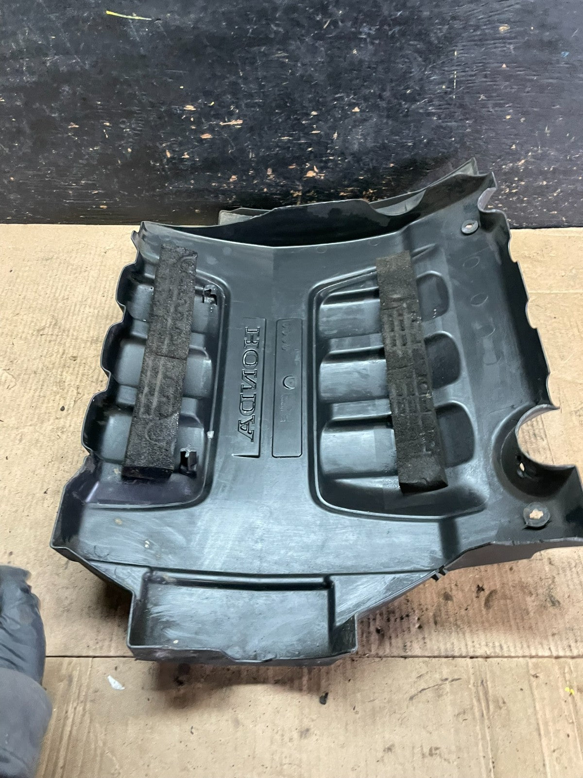 2005 to 2007 Honda Odyssey Black Engine Cover OEM T0279 DG6