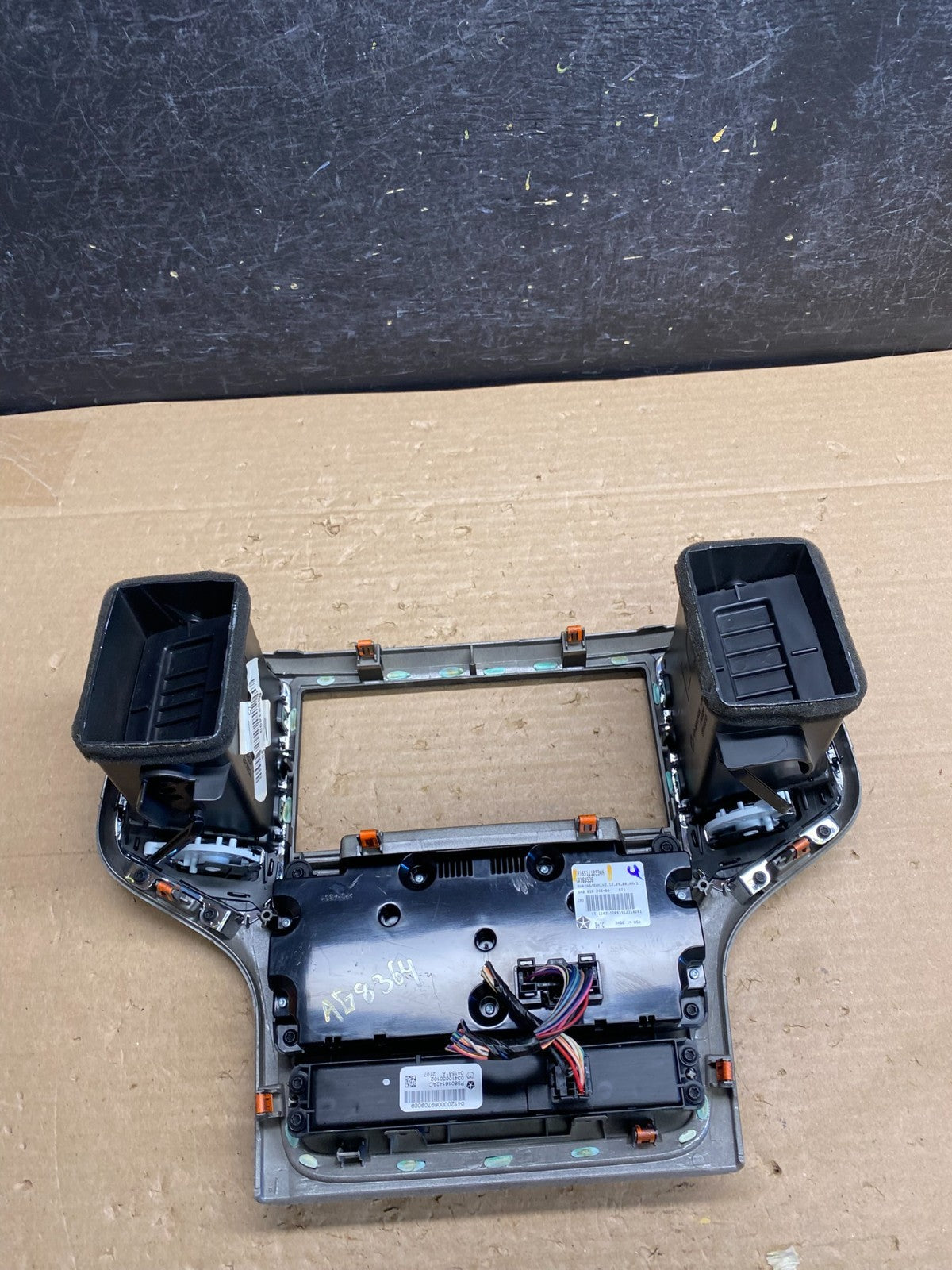 2011-2013 Jeep Grand Cherokee Center Radio Climate Control Bezel Vent AG8364 DG4