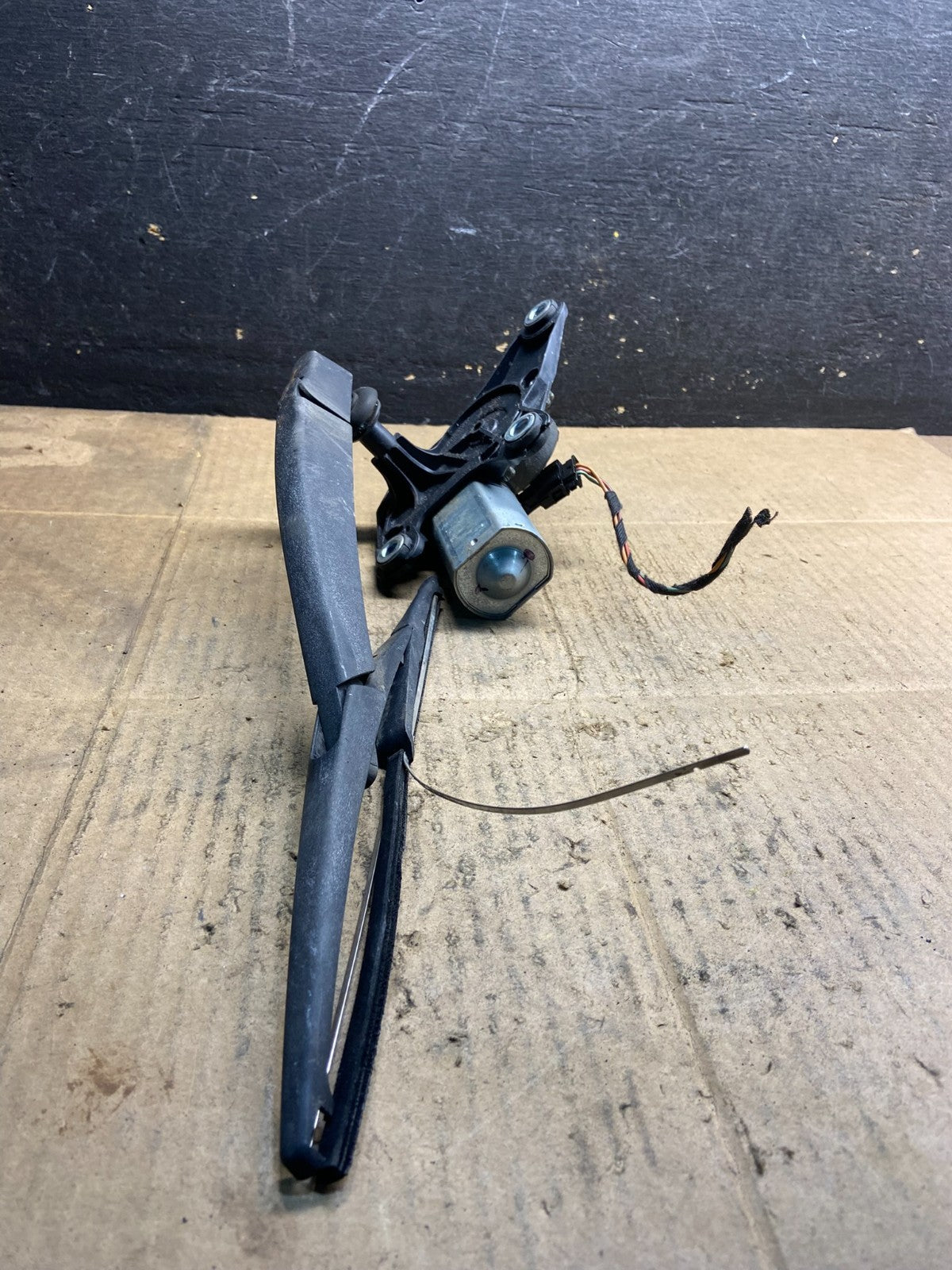 2004 to 2007 Dodge Grand Caravan Rear Wiper Motor Y7350 PS1