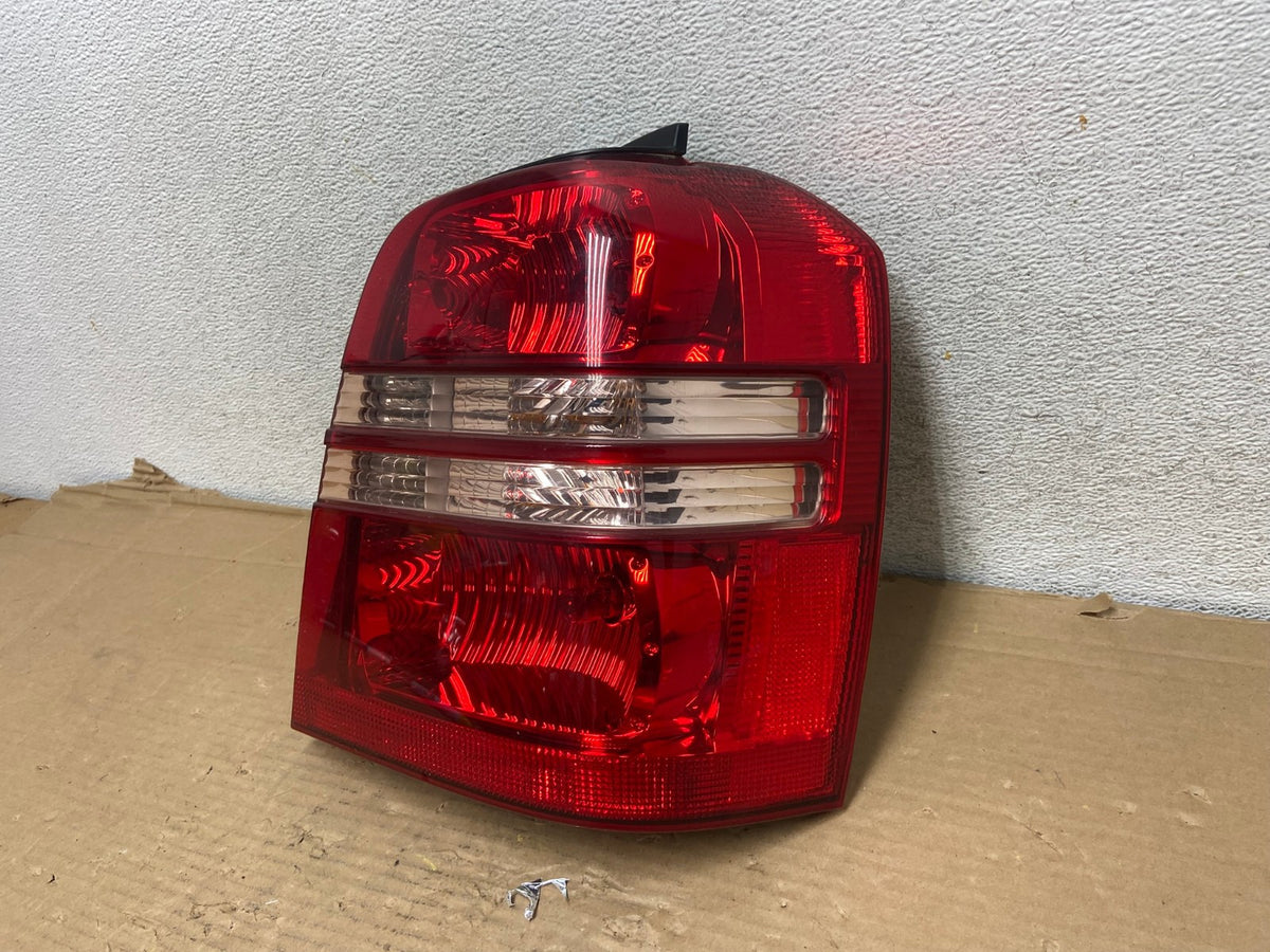 2001 2002 2003 Toyota Highlander Right Passenger RH Tail Light AG9298 LK2