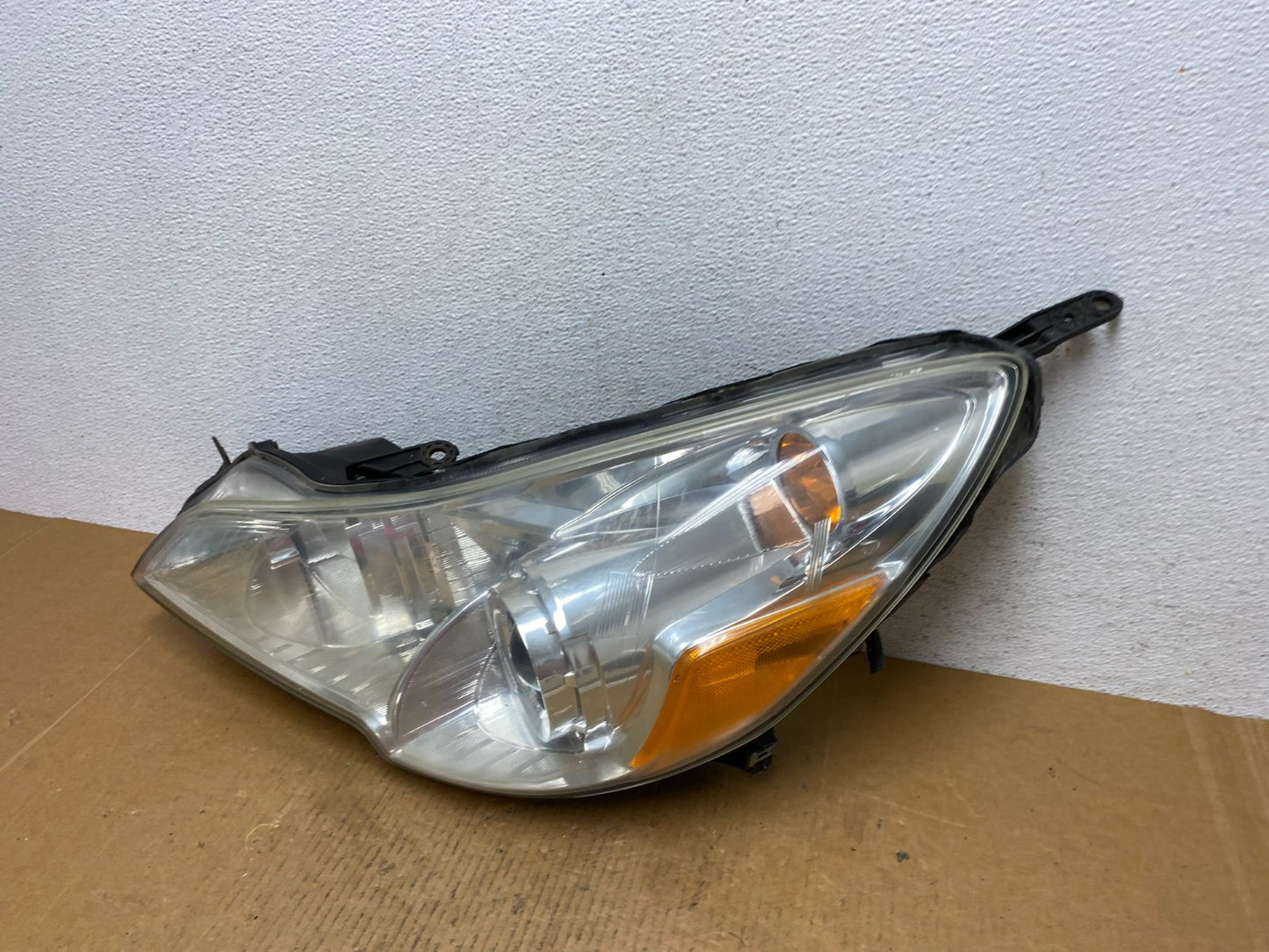 2010 2011 2012 Subaru Legacy Outback Left Driver Halogen Headlight AE0594 DW1