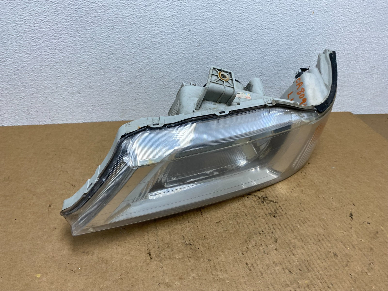 1999 - 2004 Honda Odyssey Left Driver LH Headlight Halogen AC2999 DW2