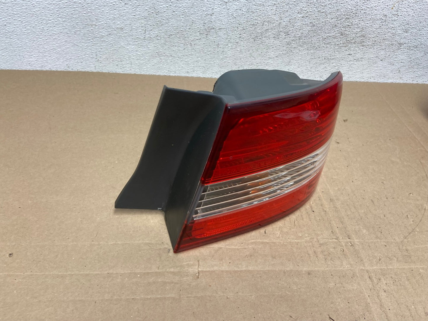 2000 2001 Lexus ES300 Outer Right Passenger RH Side Tail Light AE4977 LK2