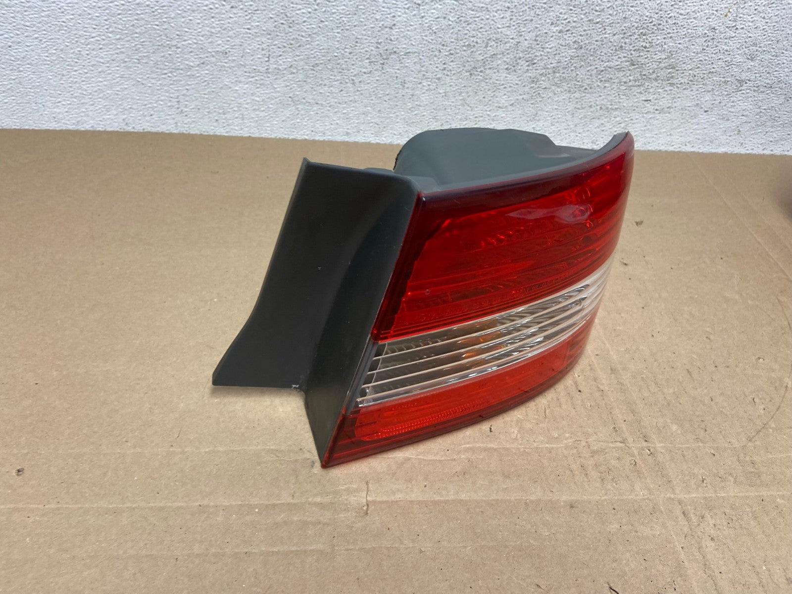 2000 2001 Lexus ES300 Outer Right Passenger RH Side Tail Light AE4977 LK2