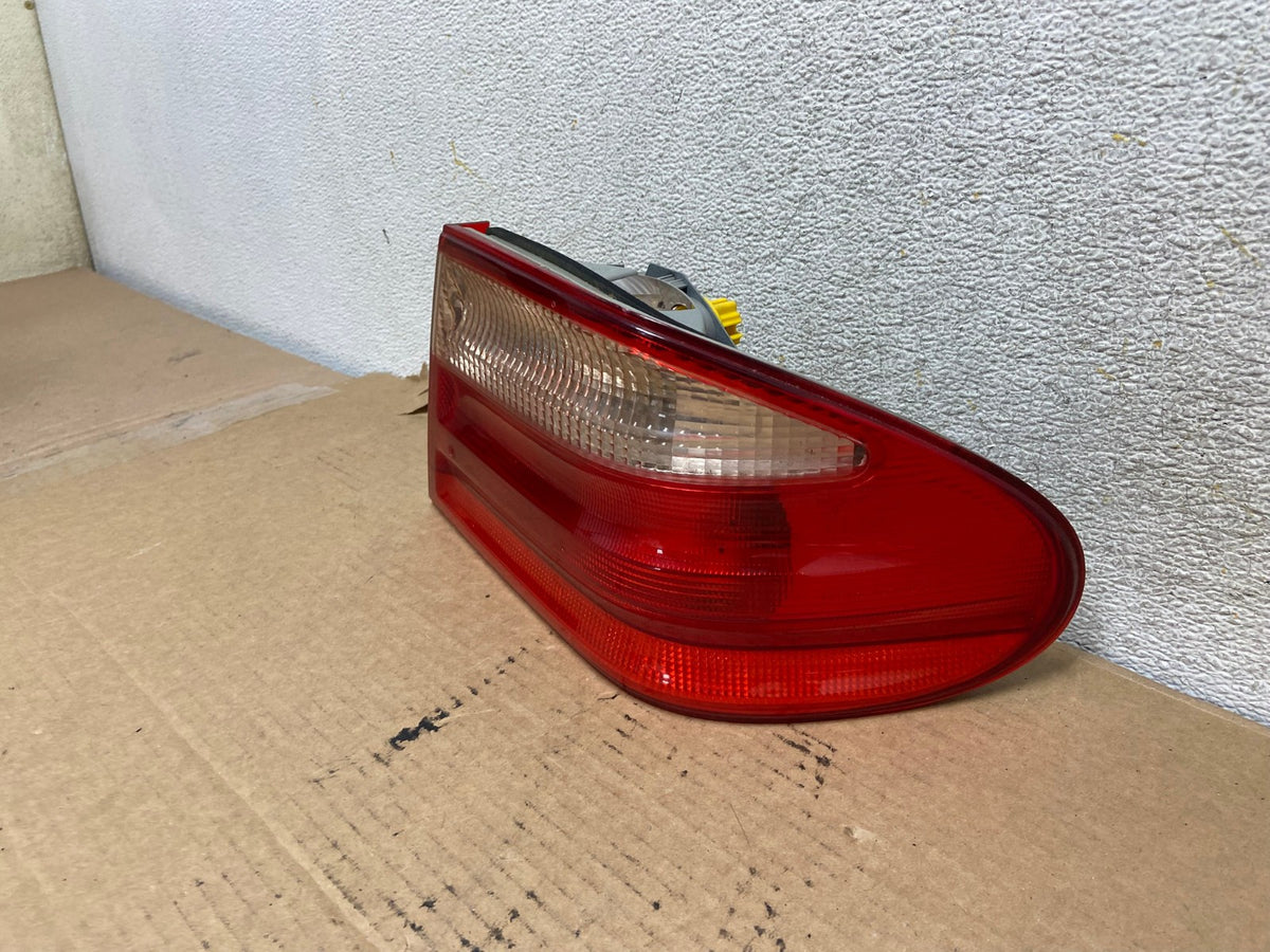 2000-2002 Mercedes-Benz E-CLASS E430 Right Passenger Side Tail Light AH4019 LK2