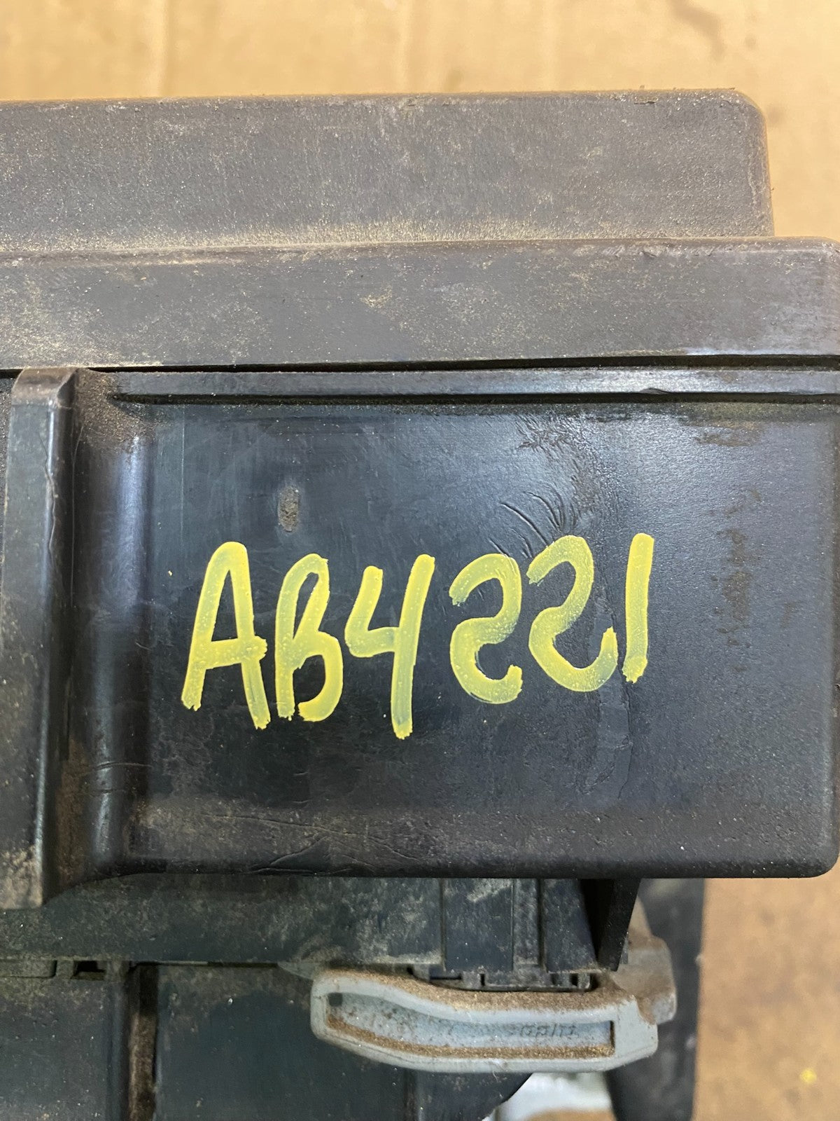 2008 Dodge Durango Multifunction Unit Module Fuse Box Body Control AB4221 DG7