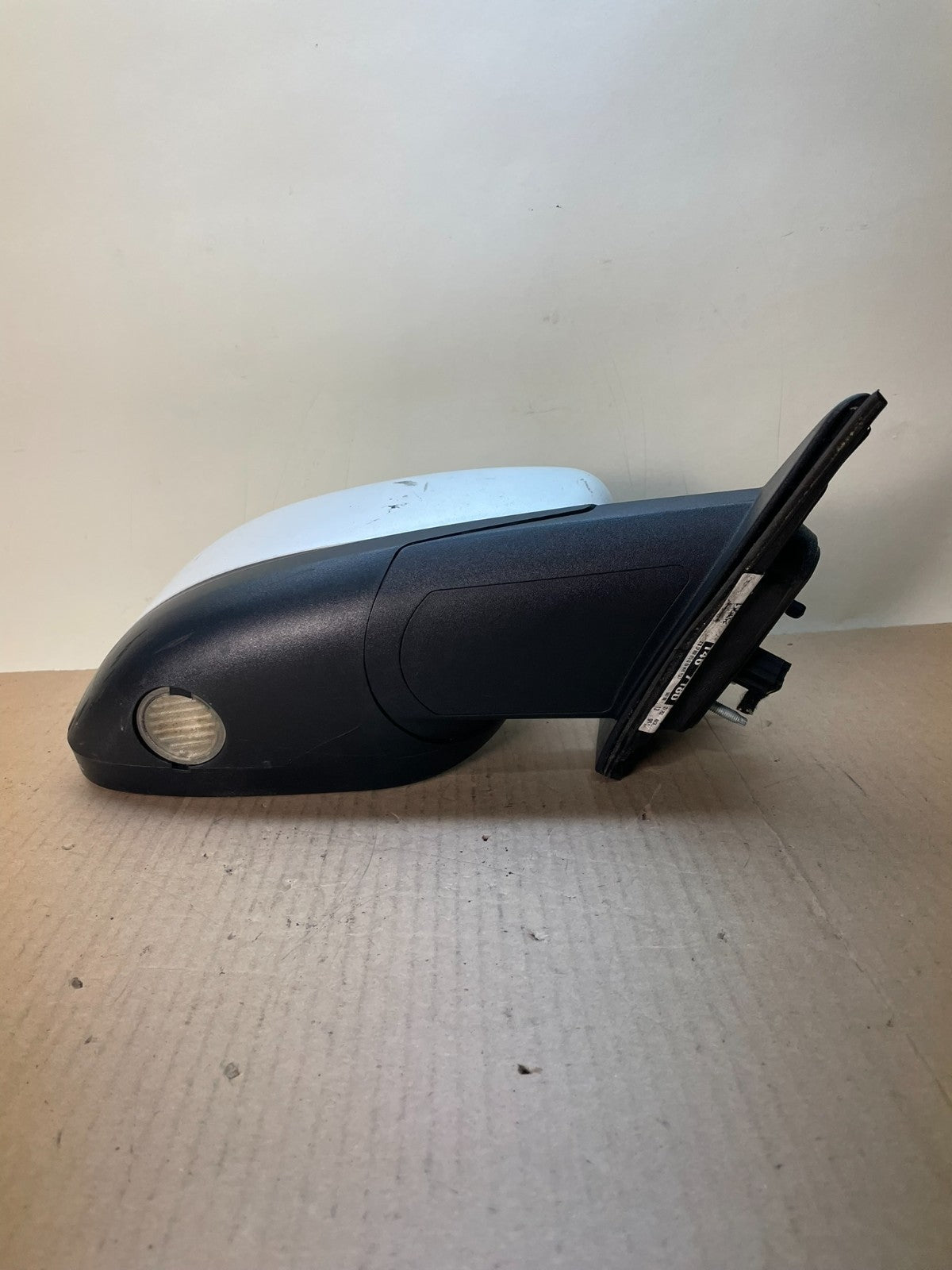 2010 to 2018 Ford Taurus Right Passenger View Door Mirror AJ0758 DG3