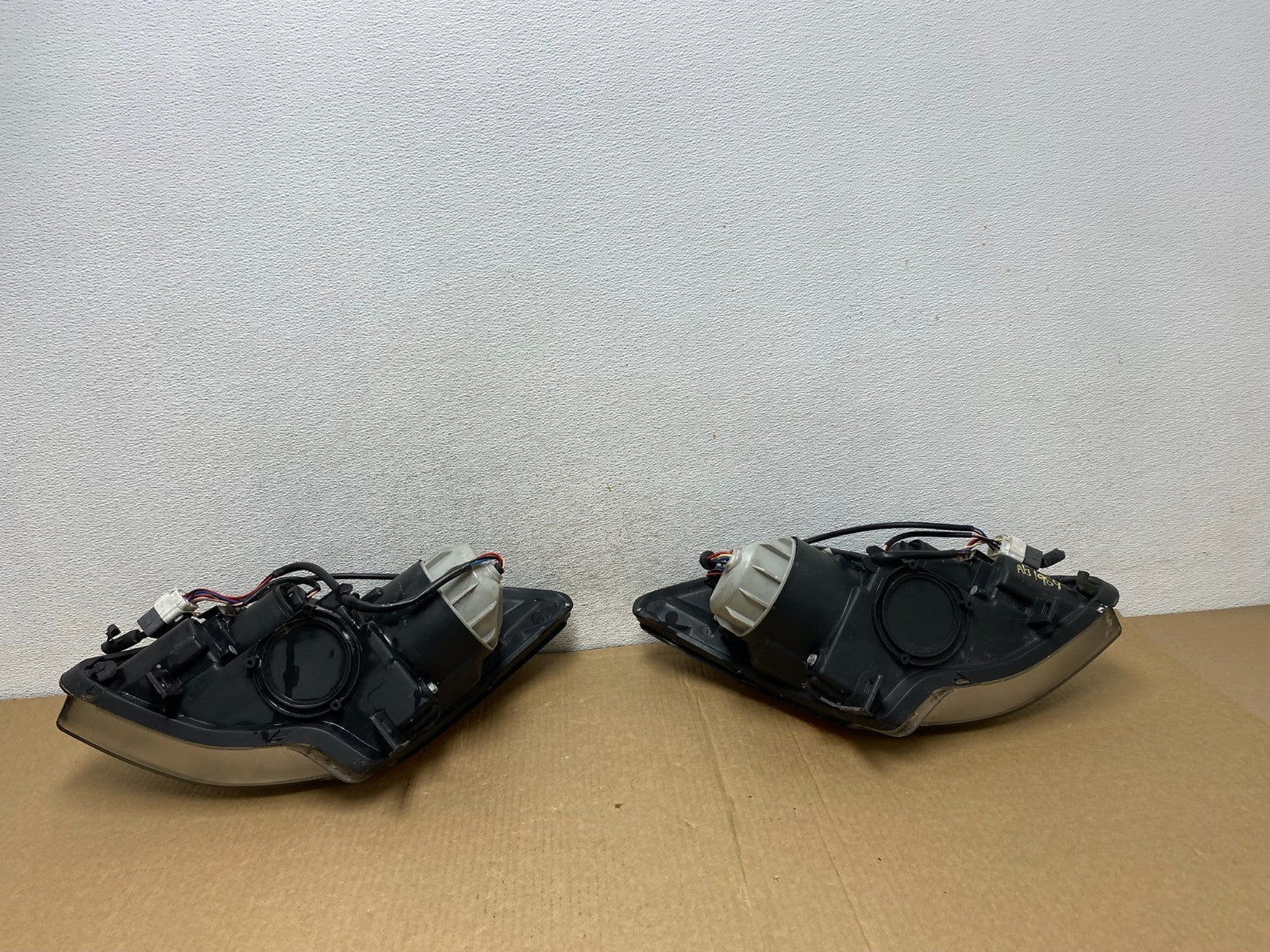 2004 to 2006 Nissan Maxima Left+Right Side Headlights Halogen AG1989 DW8