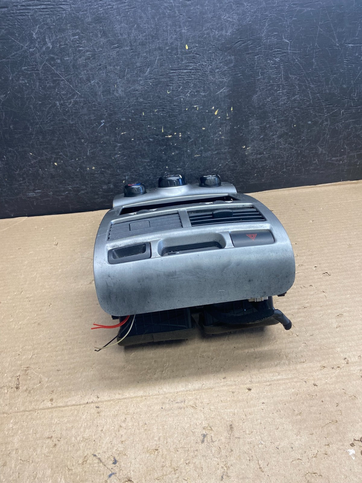2009 to 2010 Kia Sportage Center Radio Climate Control Clock Trim AH5325 DG3