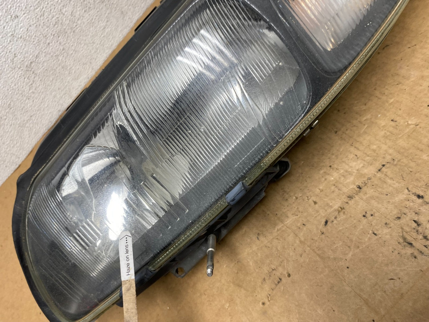 2001 2002 2003 2004 Volvo V70 XC70 Left Driver Side Headlight AD4708 DW3