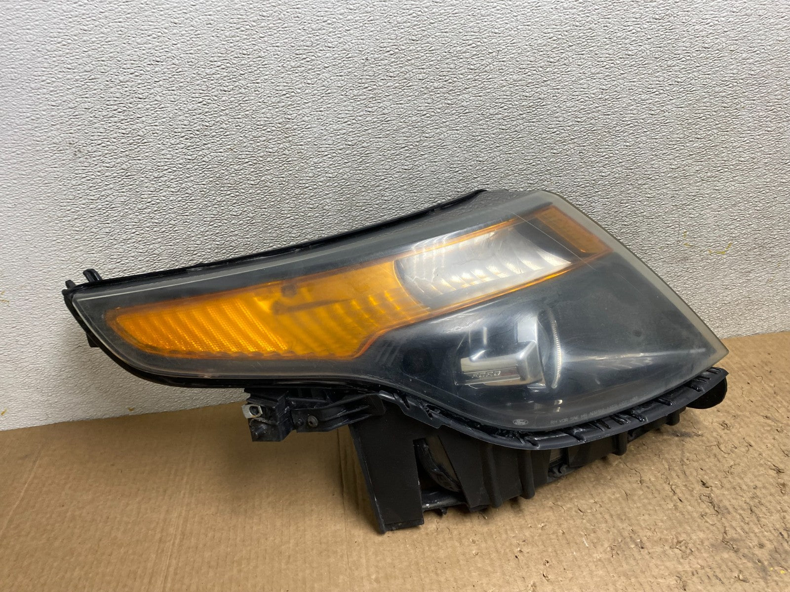 2011 to 2015 Ford Explorer Police Right Passenger Halogen Headlight Oem W7749 DW2