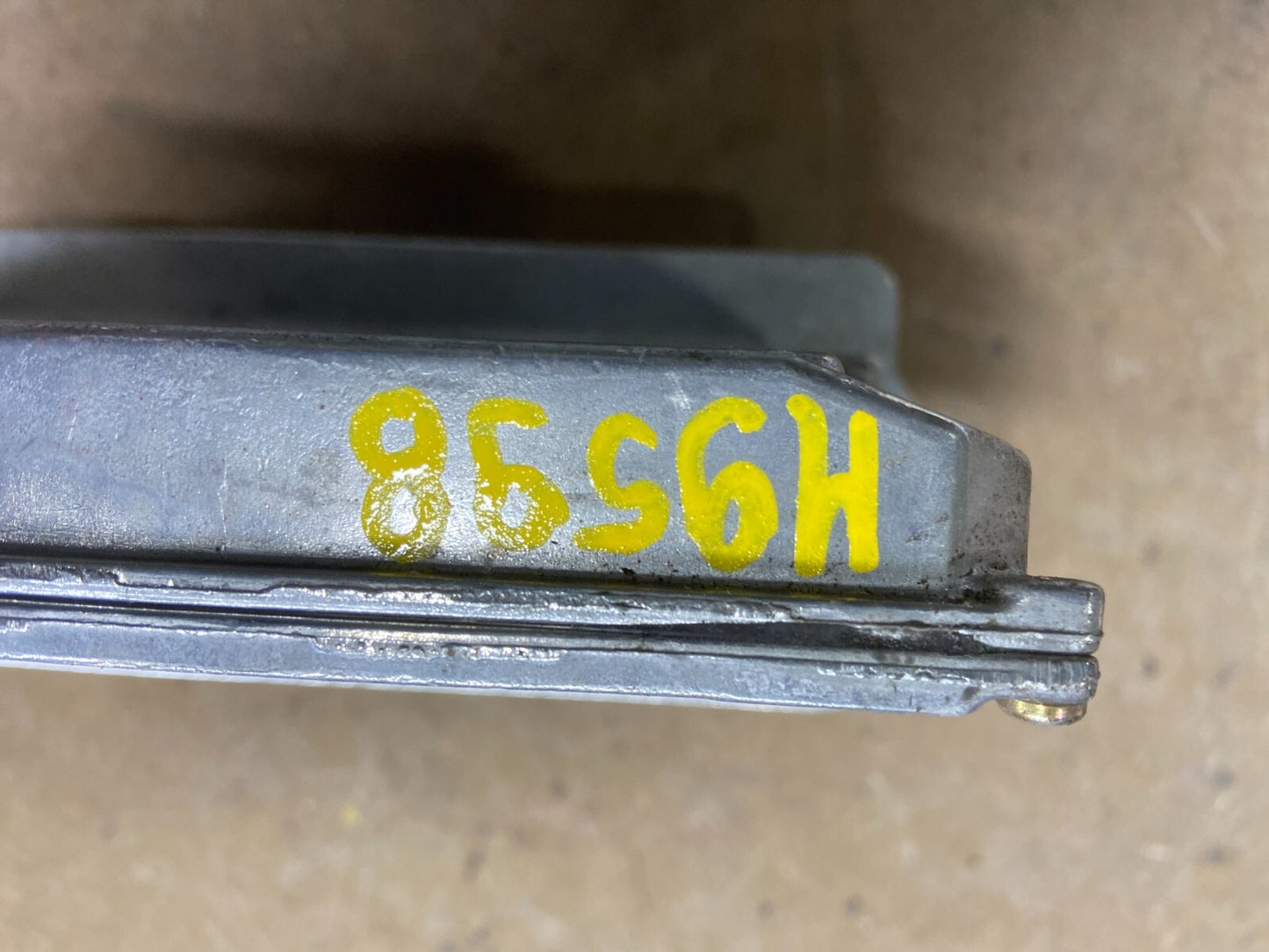 2005 Ford Explorer 4.0L Engine Control Computer 5L2A-12A650-KC M9598 DG3
