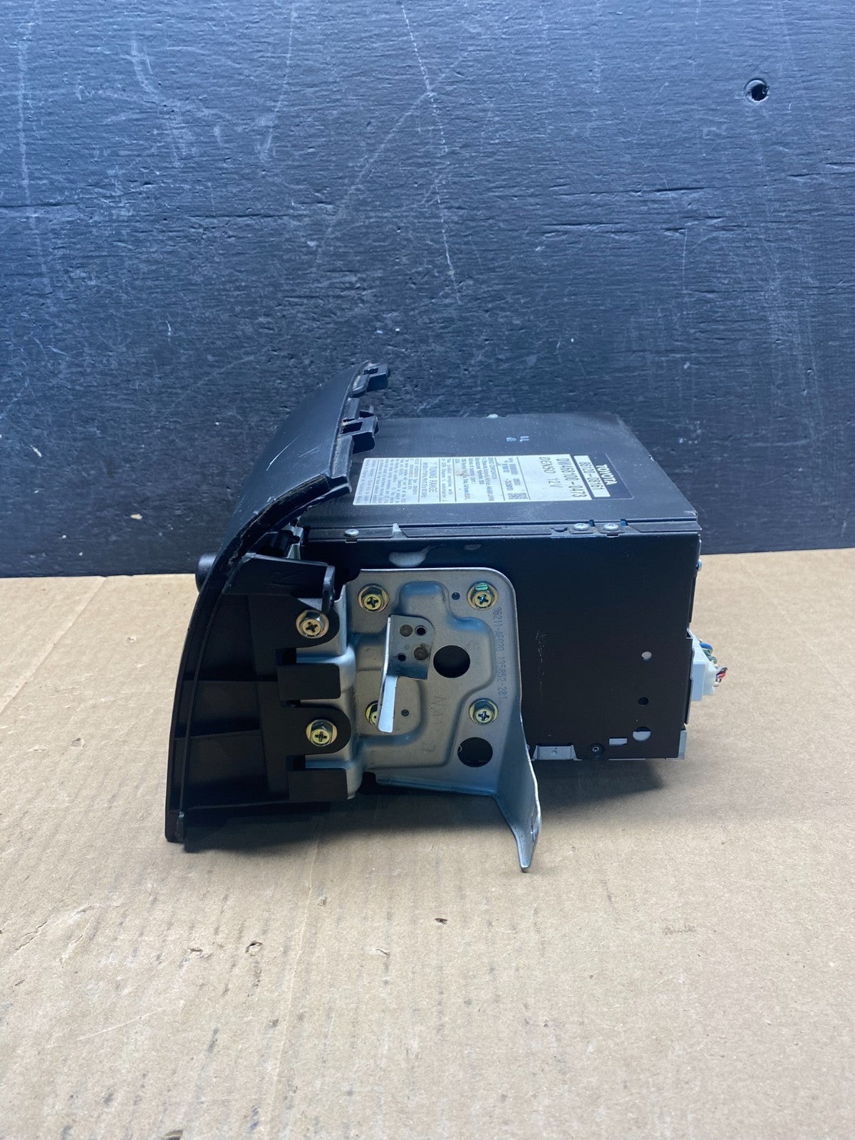 2006 to 2010 Toyota Sienna AM FM CD Screen Display Radio AG3783 DG1