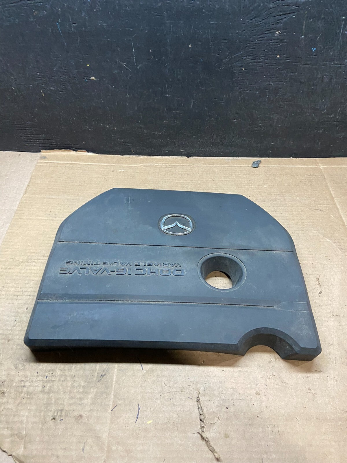 2004 to 2008 Mazda 3 DOHC 16 VALVE Engine Shield Top Cover i3177 Oem DG11