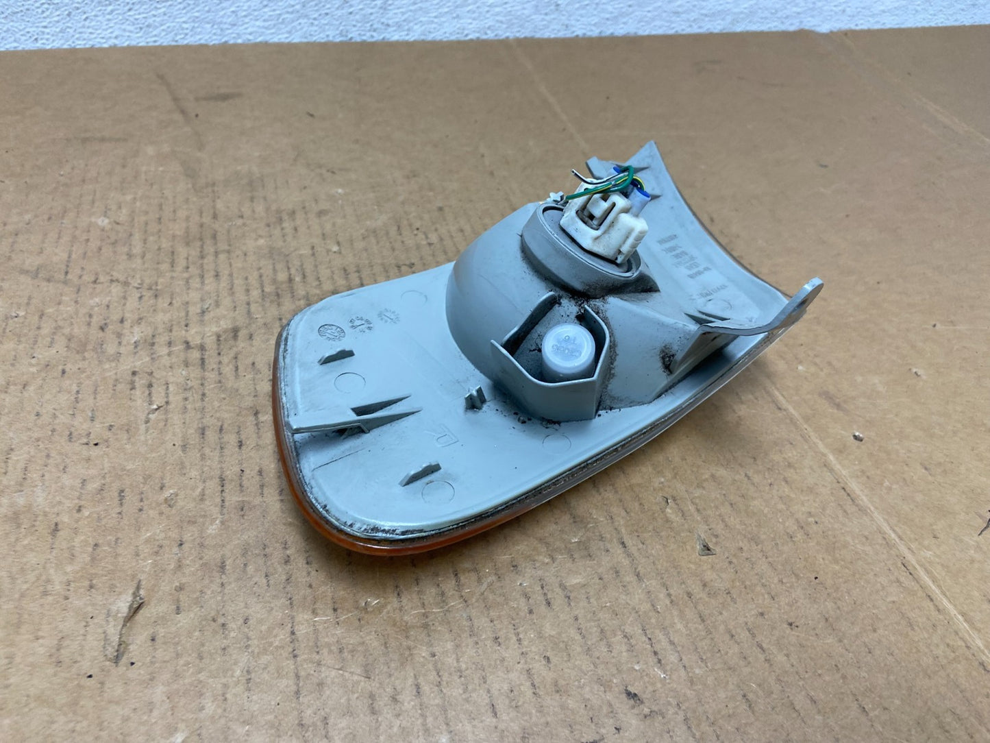 2001-2002 Toyota Corolla Right Passenger Turn Signal/Marker Light AD9136 DW5