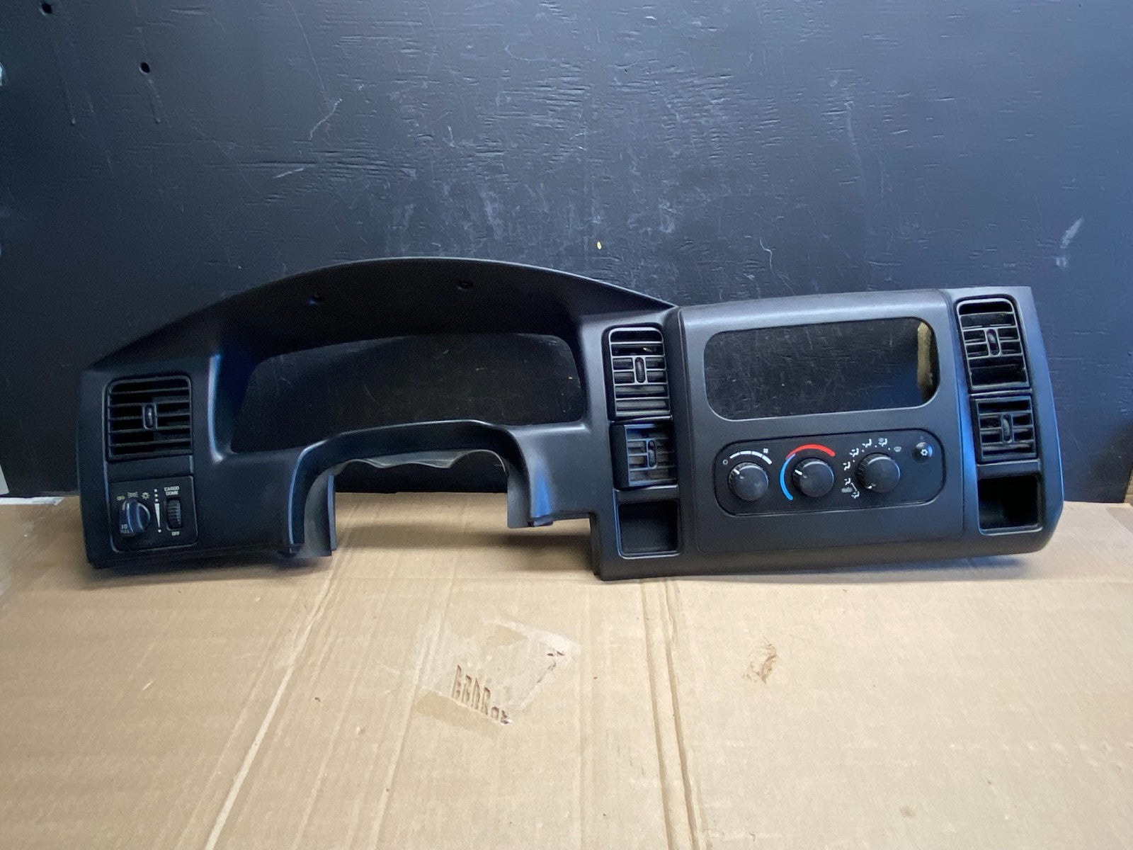 2001 2004 Dodge Dakota Speedometer Climate Control Radio Panel Bezel AD7045 DG0