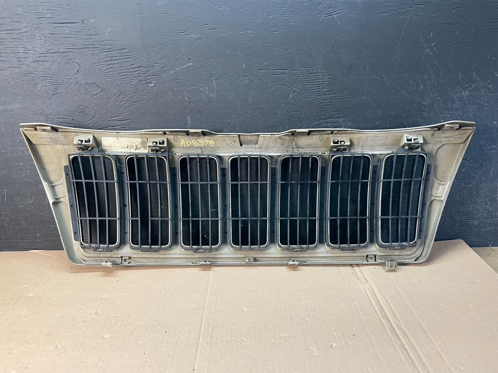 1999 to 2003 Jeep Grand Cherokee Front Upper Grill Grille ad8378 DG3