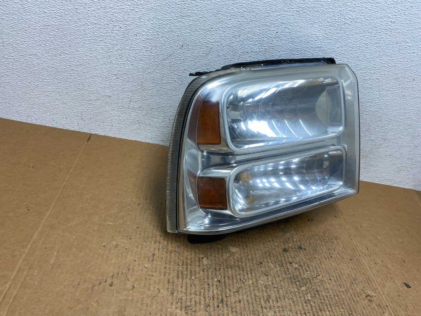 2005-2007 Ford F-250 F250 Super Duty Right Passenger RH Side Headlight AE2593 DW2