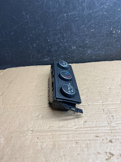 2010-2011 GMC Sierra Chevy Silverado AC Climate Control A/C AF2063 DW2