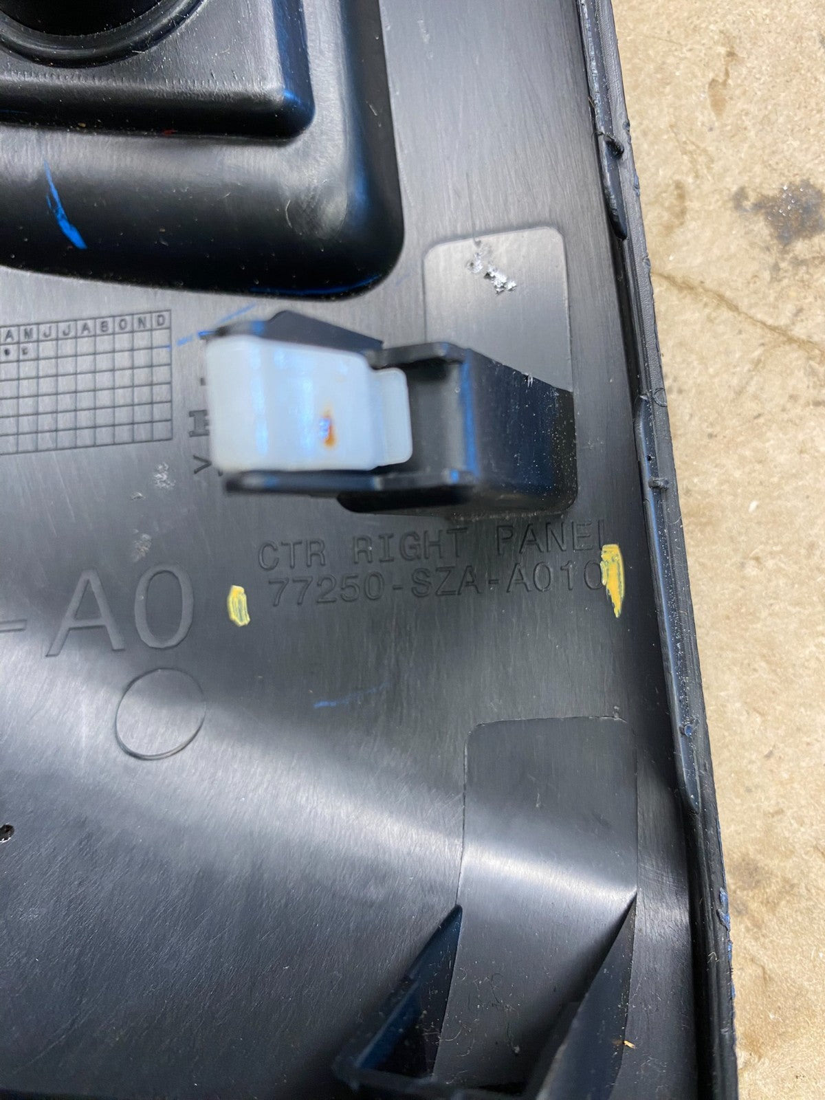 2009-2015 Honda Pilot Right Passenger Dash Vent Center Panel Bezel AC6739 DG5
