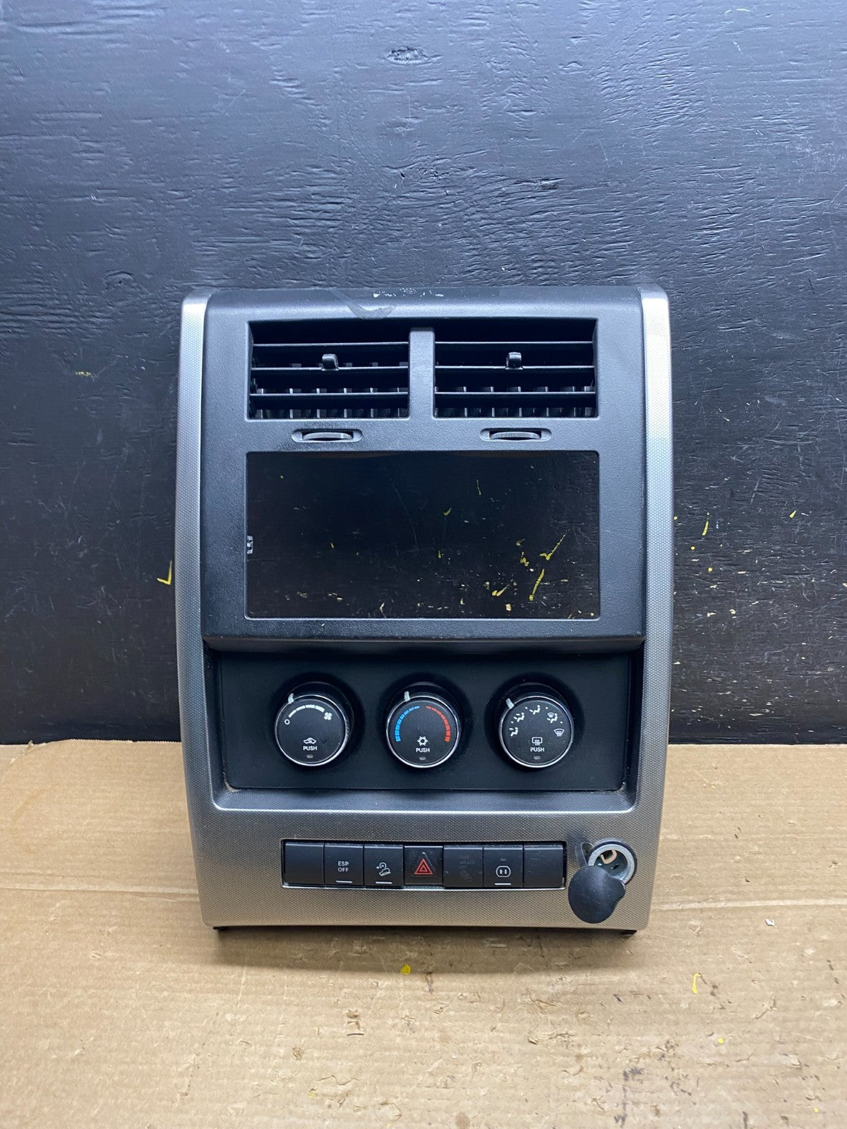 2008 to 2012 Jeep Liberty Dash Climate Temperature Control Radio Bezel W9729 DG0