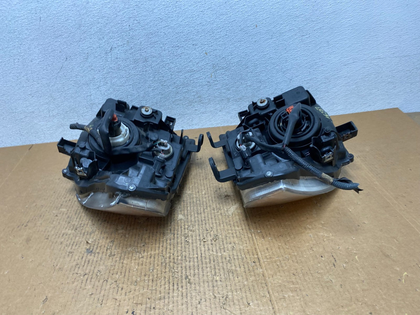 2005 2006 2007 Nissan Pathfinder Halogen Headlights Left+Right AE2753 DW11