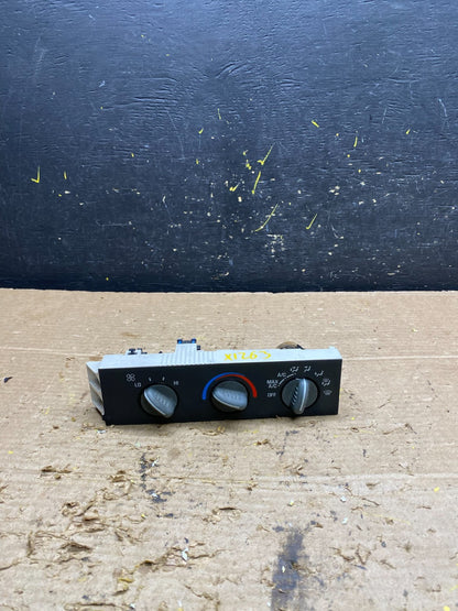 2001 - 2007 GMC Chevrolet Express 1500 Climate Control A/C 15130959 X1263 DG0