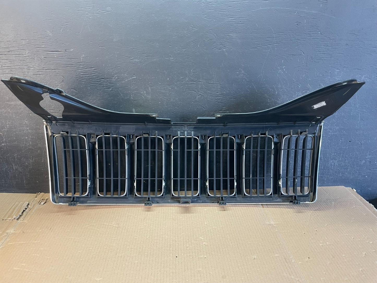 2008 2009 2010 Jeep Grand Cherokee Front Upper Grill Grille AE3581 DG3