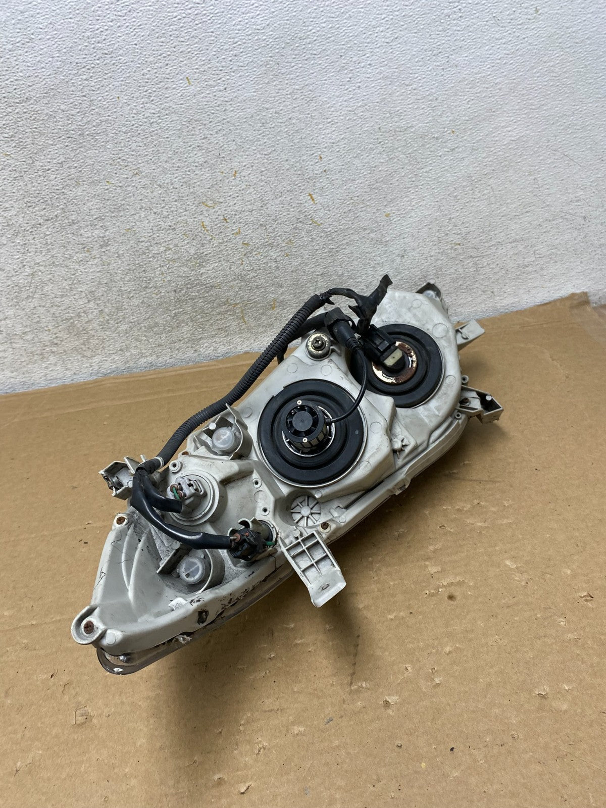 2010 - 2011 Toyota Camry Right Passenger RH Halogen Headlight AH8272 DW5