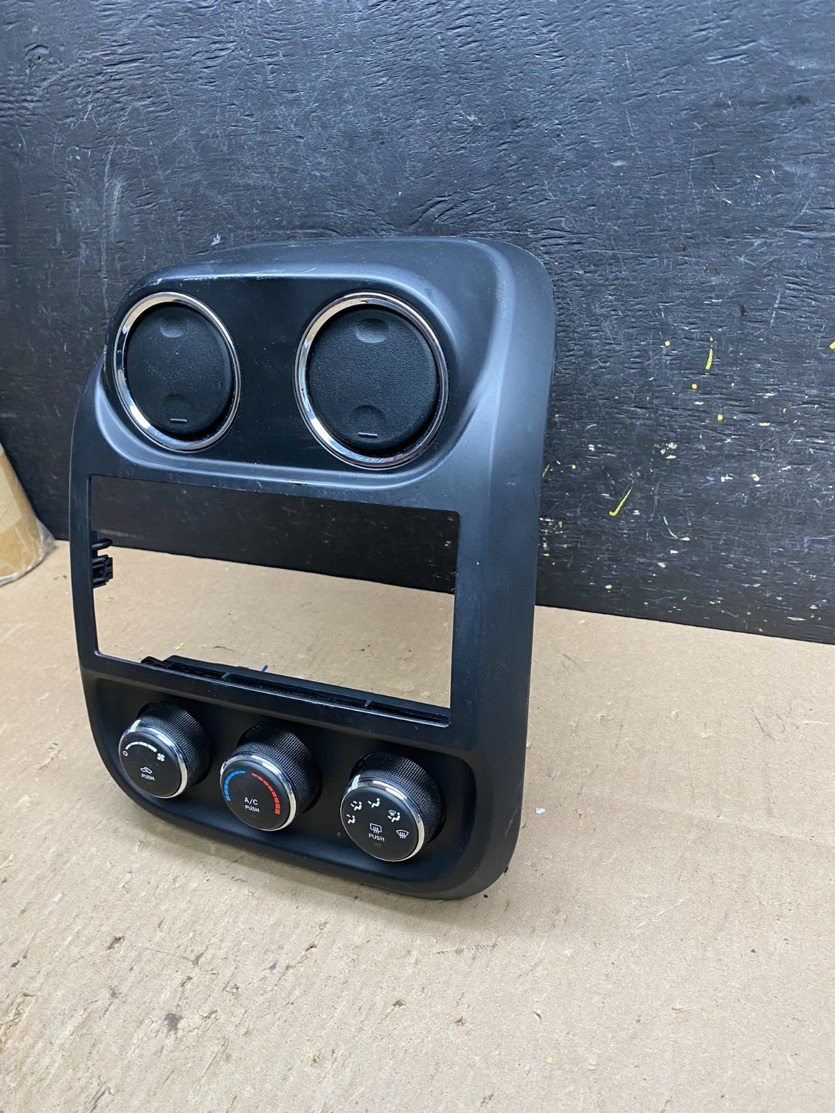 2011 to 2017 Jeep Compass Dash Climate Temperature Control Radio Bezel T4964 DG2