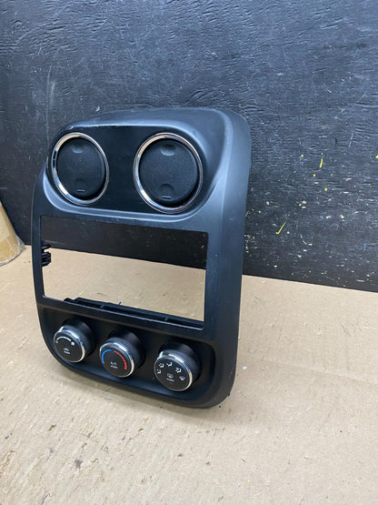 2011 to 2017 Jeep Compass Dash Climate Temperature Control Radio Bezel T4964 DG2