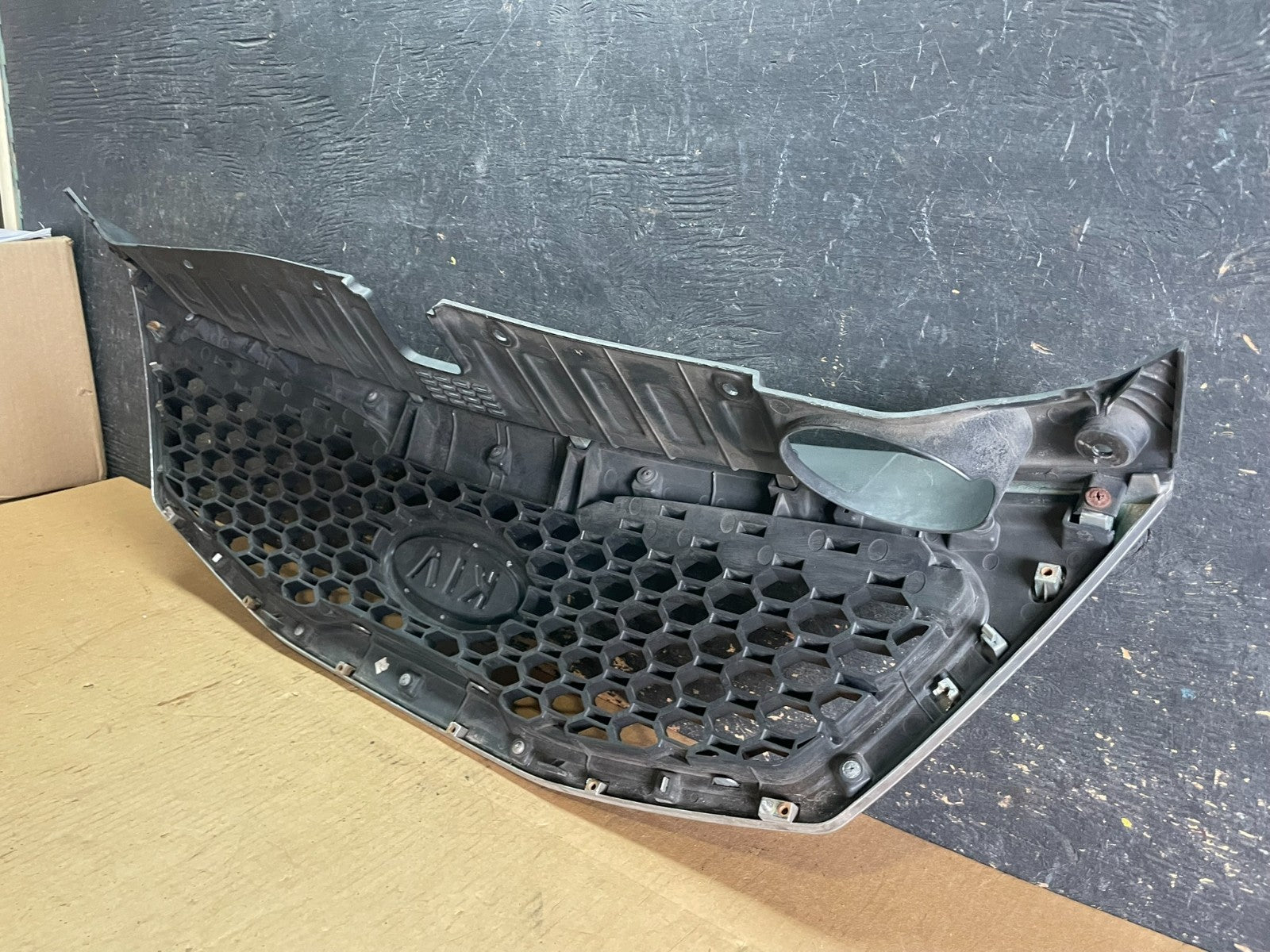 2011 2012 2013 Kia Sorento Front Upper Grill Grille OEM Z8243 DG8
