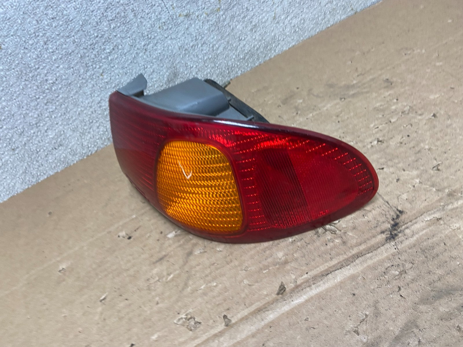 1998 1999 2000 Toyota Corolla Right Passenger Side Tail light OEM AB4757 LK1