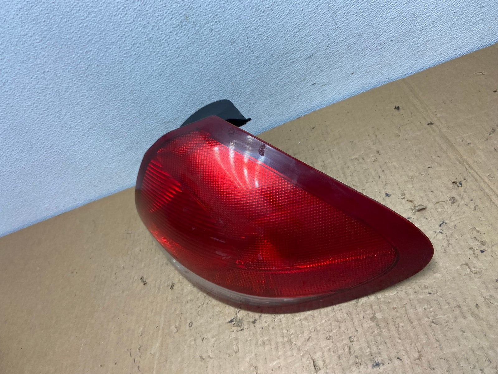 2004 2005 2006 2007 Ford Taurus Right Passenger Side Tail Light AC8266 LK1