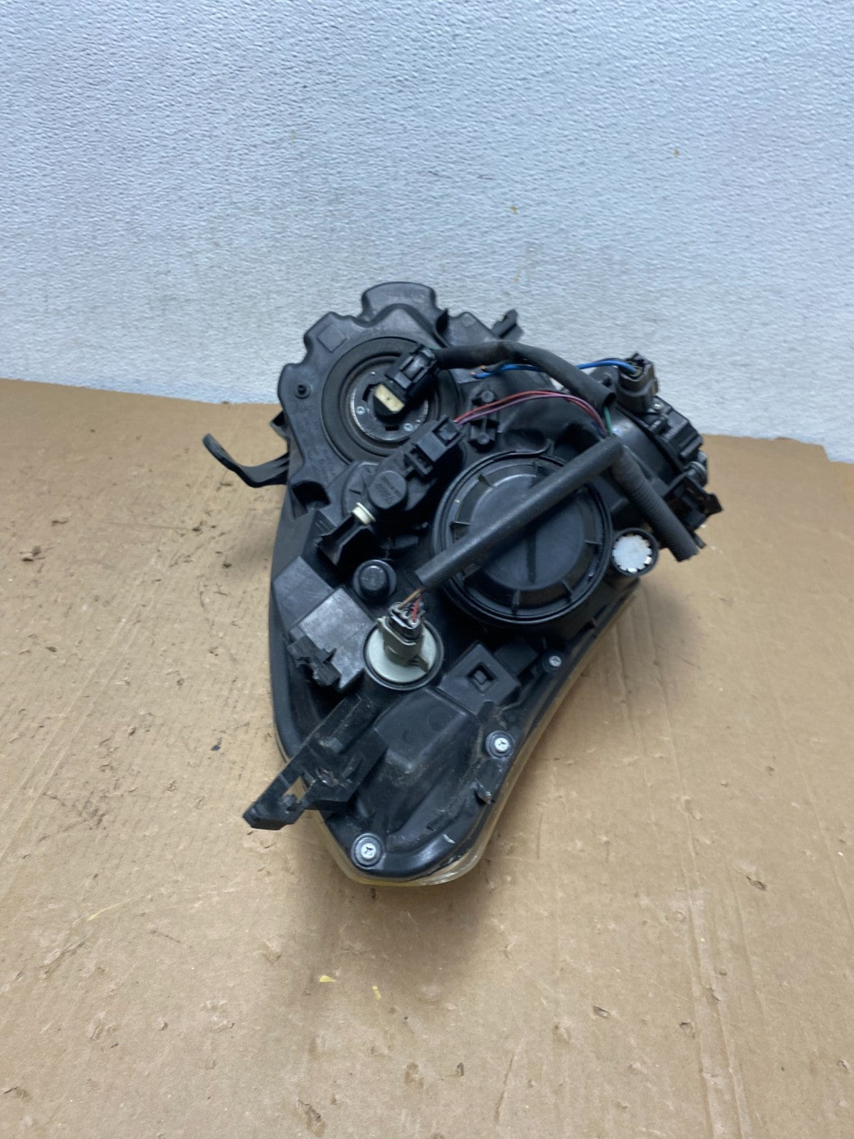 2008 to 2013 Nissan Rogue HID Xenon Headlight Left Driver Lh Side AD8171 DW7