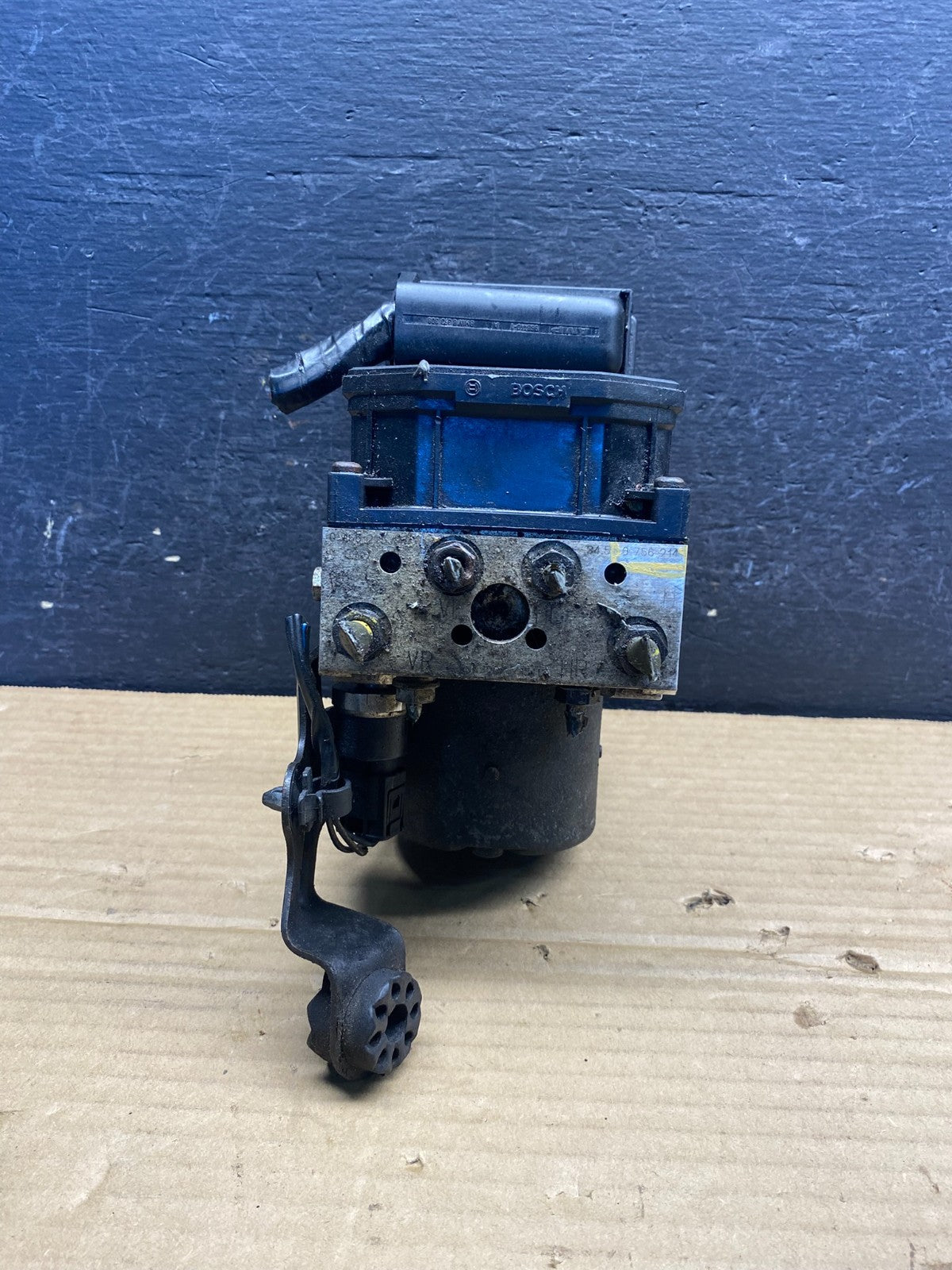 2002 to 2003 BMW X5 ABS Anti-Lock Brake Pump Module AE6215 DW1