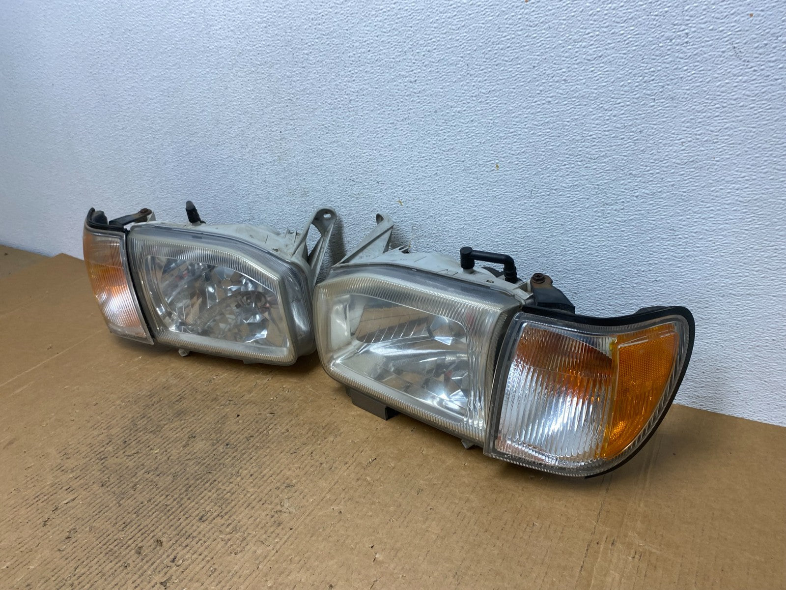 1999-2004 Nissan Pathfinder Left+Right Side Set Halogen Headlights AE1365 DW1