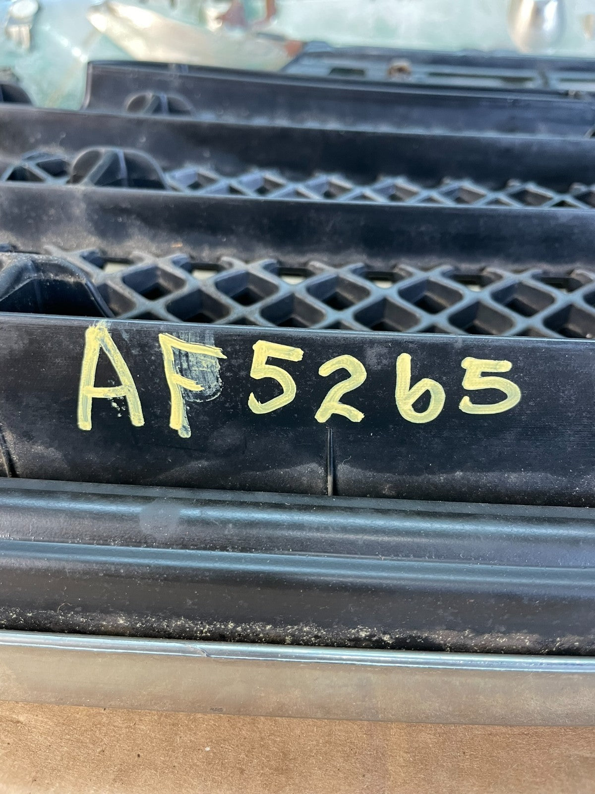 2007 to 2009 Toyota Tundra Front Upper Grill Grille W/ Emblem AF5265 DW7