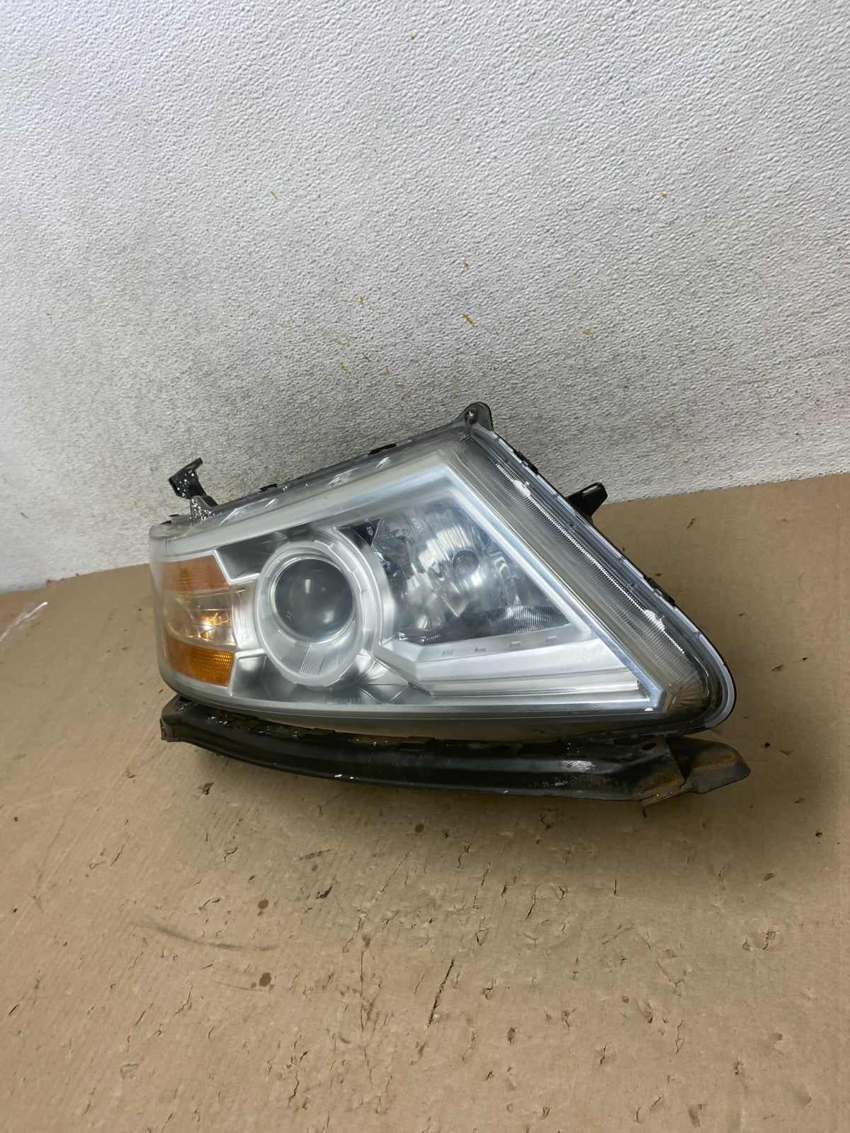 2011 to 2013 Honda Odyssey Front Right Passenger Headlight Halogen AH6883 DW1