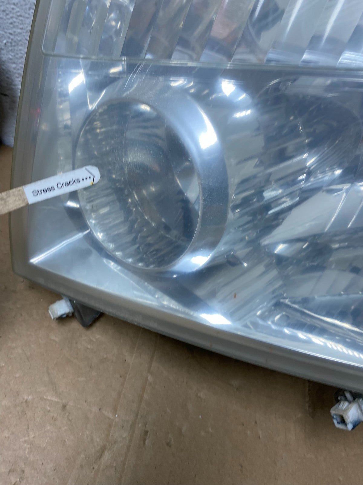 2004 to 2007 Nissan Armada Left+Right Side Set Headlights AC5976 DW5