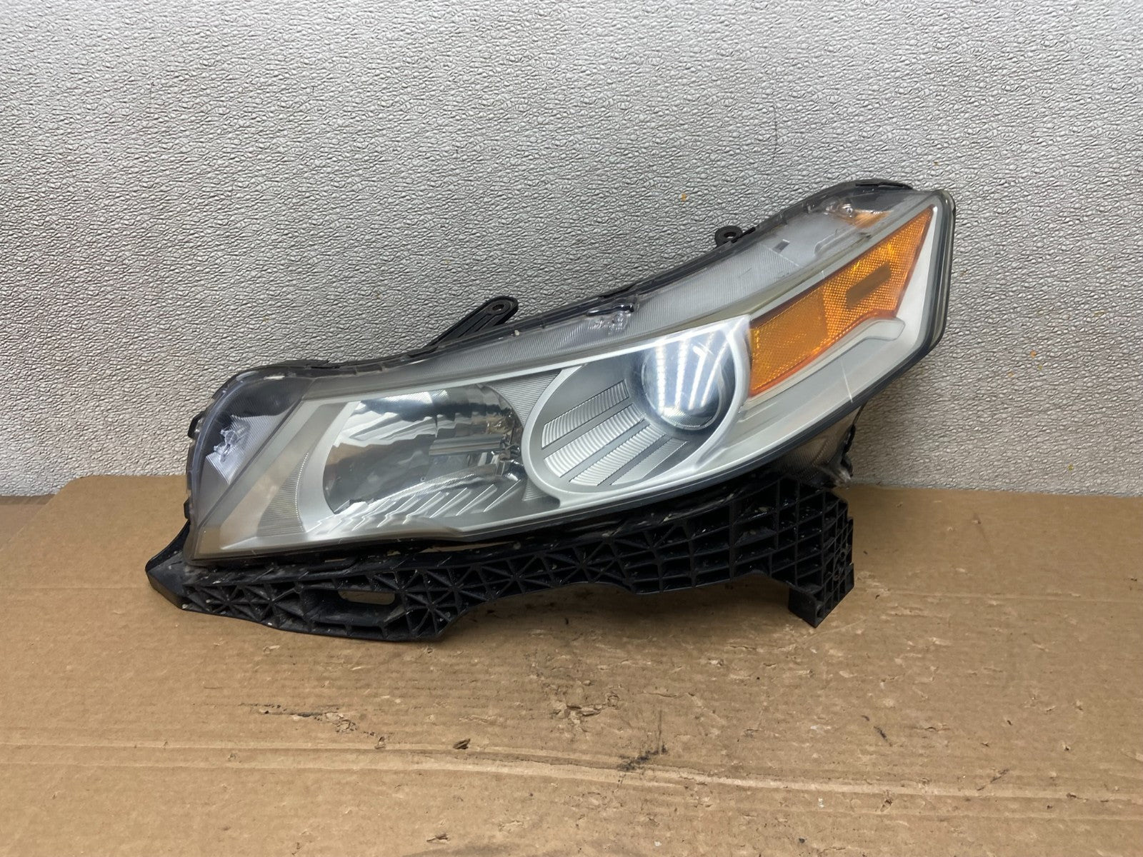 2009 to 2011 Acura TL Headlight Left Driver LH Side Xenon HID AD2662 DW0