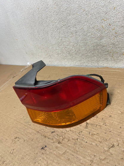 2002 2003 2004 Honda Odyssey Right Passenger Side Tail Light AH9138 LK2