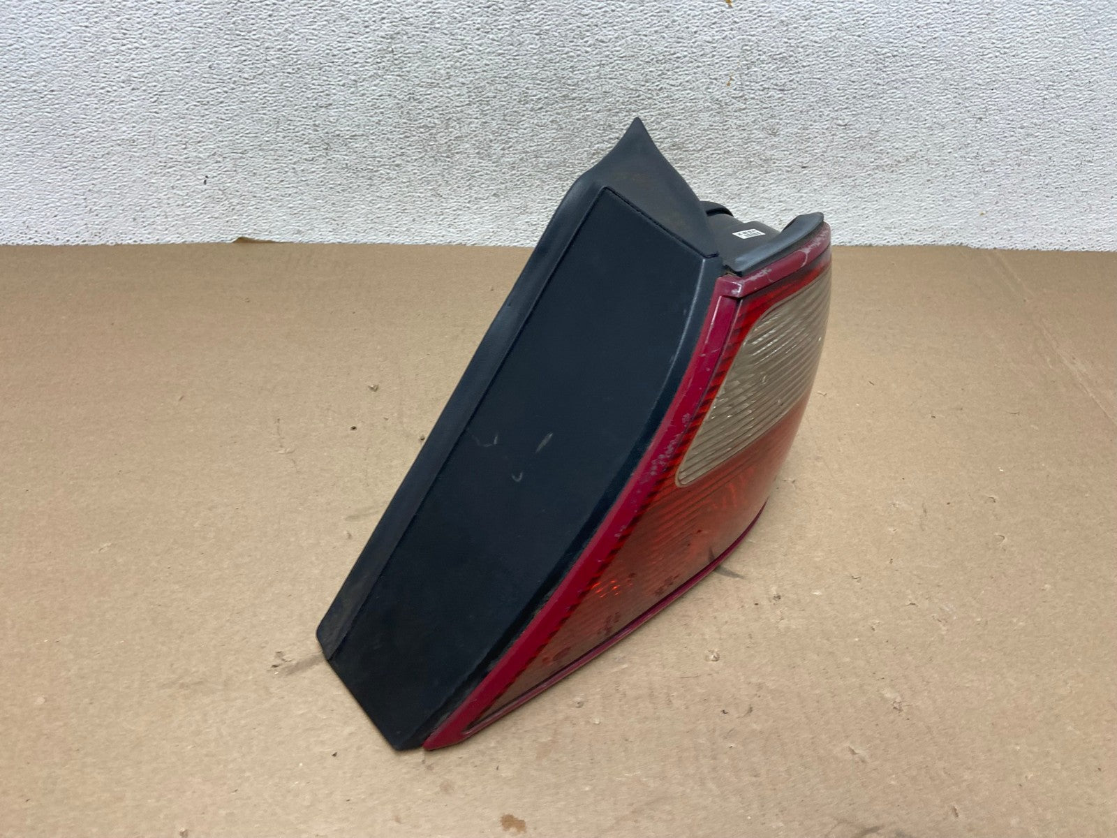 1998 to 2003 Jaguar XJ8 Right Passenger RH Side Tail Light AG3377 LK2