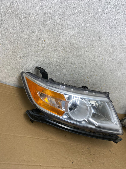 2011 to 2013 Honda Odyssey Front Right Passenger Headlight Halogen AH8256 DW2