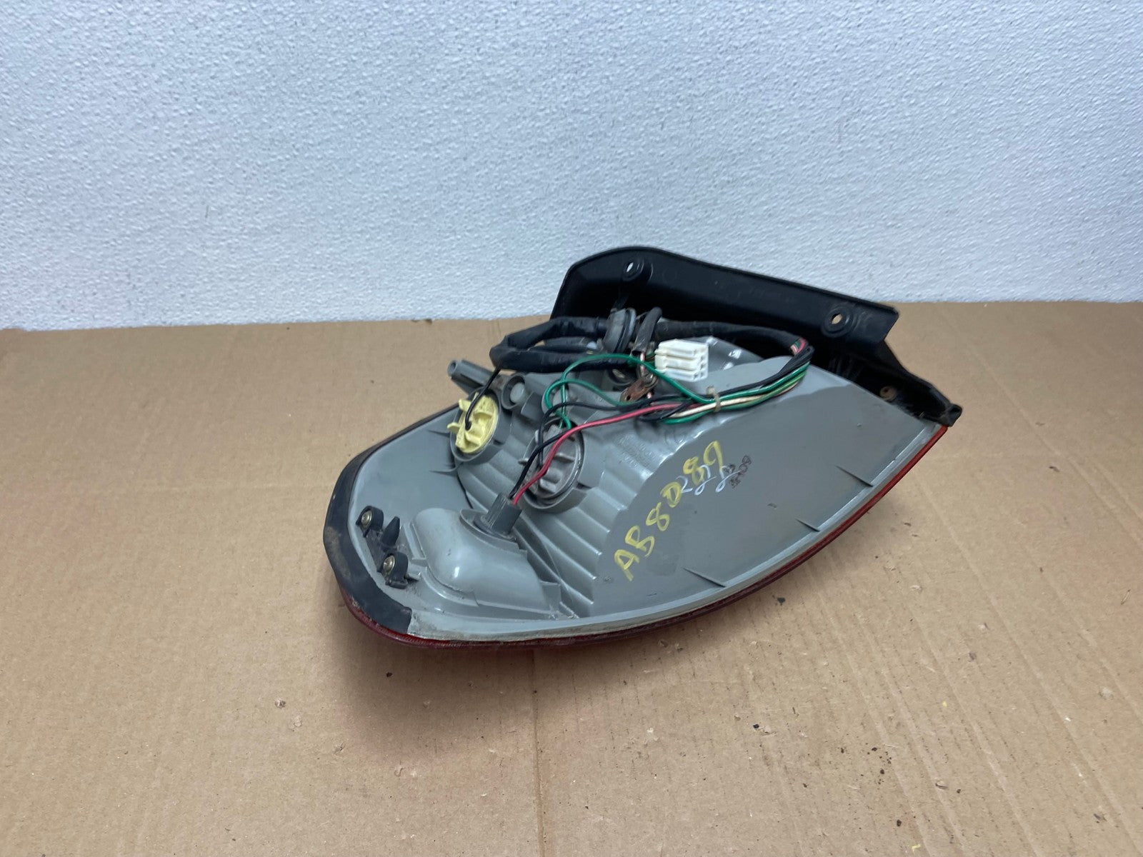 2001 2002 2003 2004 Hyundai Santa Fe Right Passenger Rh Tail Light AB8089 LK4