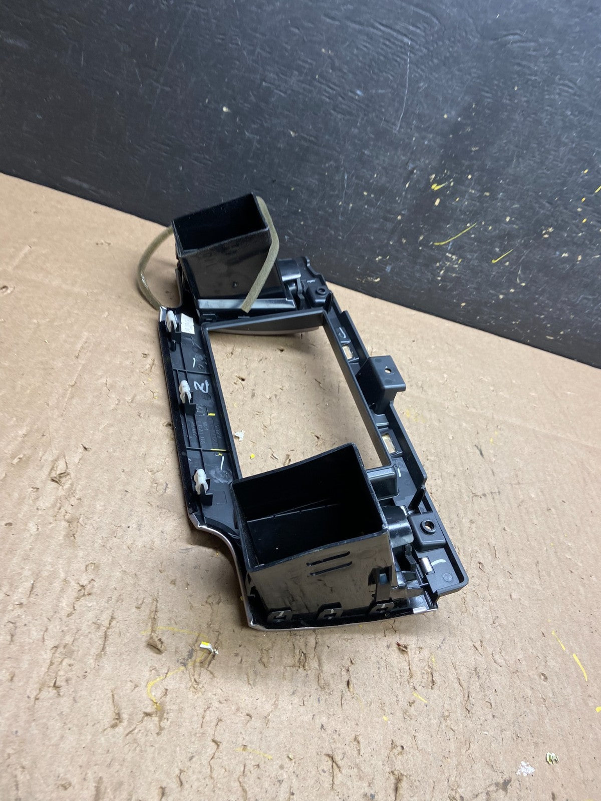 2010 - 2012 Lincoln MKZ Center Dash Gps Radio Bezel Panel Air Vent OEM T6019 DG3