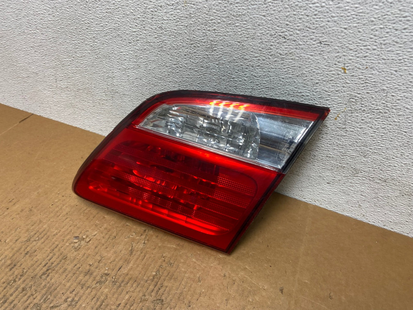 2000-2001 Infiniti i30 Right Passenger Rh Side Tail Light Inner AE1513 LK1