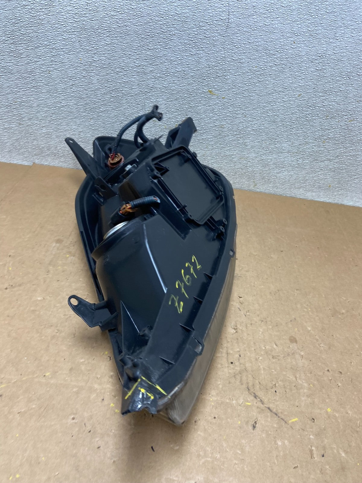 2004-2005 Toyota Sienna Driver Right Passenger Halogen Headlight OEM Z7672 PS9