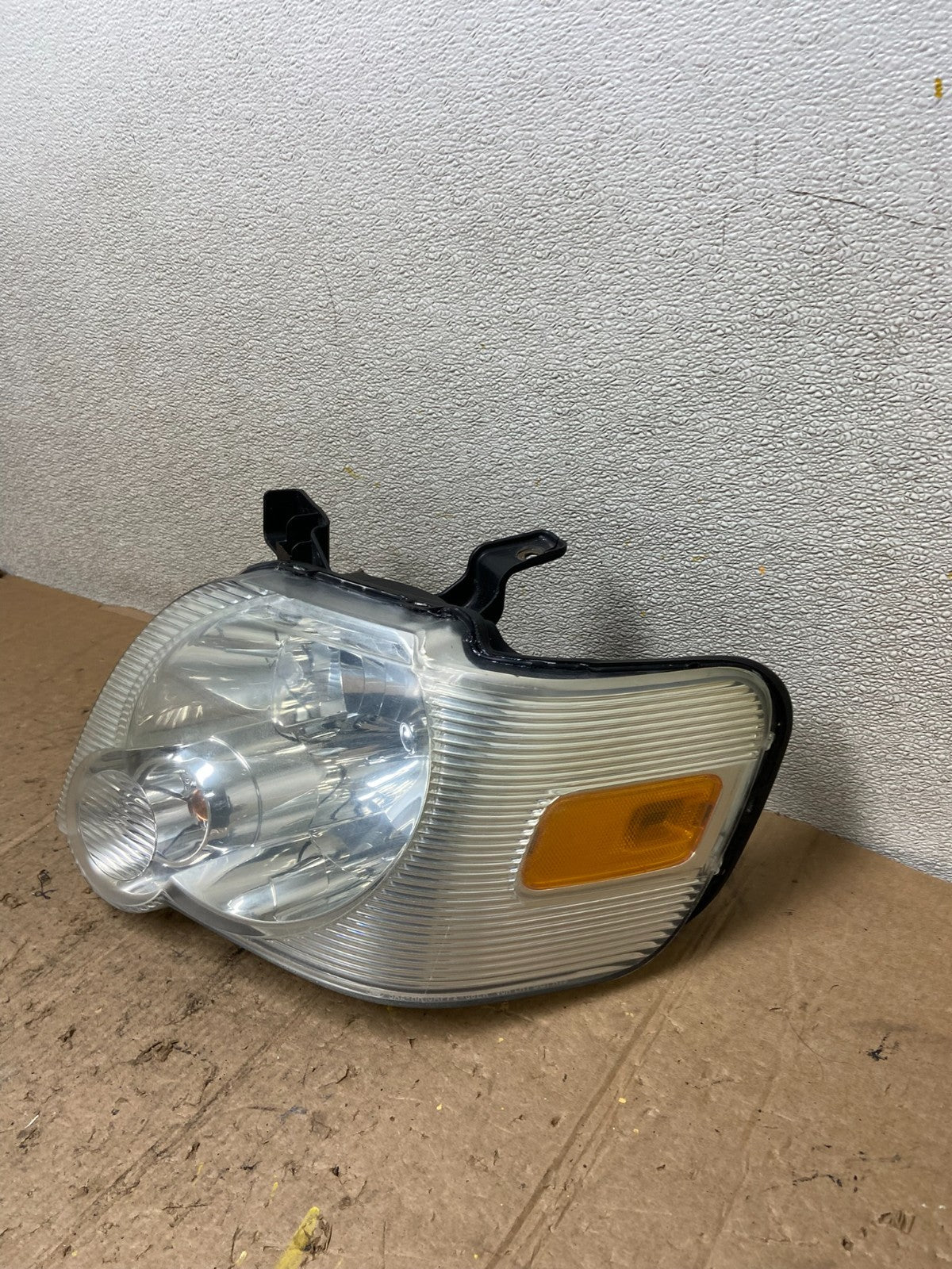 2006 2007 2008 2009 2010 Ford Explorer Left Driver LH Side Headlight AA43281
